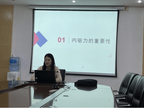 內驅力的修復工程：為什麼單純的「自我激勵」無效？解析目標與多巴胺釋放的精準匹配邏輯