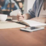 透過書寫敘事清理心理內耗：以敘事療法重構混亂的自我意識與心理邊界
